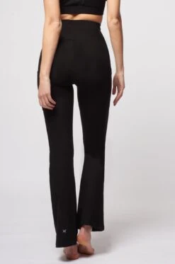 Extra Strong Compression Waisted Bootcut With Figure Firming Black -Athletics Store k0446d0f770f8e3f7d1a0005bf70cad73 1