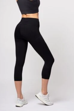 Extra Compression Cropped Leggings With Tummy Control And Side Pockets Black -Athletics Store k5337e6cc4918db62c535e6c8ccb283c2
