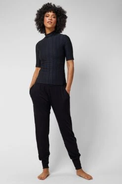 Lightweight Yoga Loose Side Pockets Cuffed Pant Black -Athletics Store k69527a1d24dd29ce296d9d392016821e